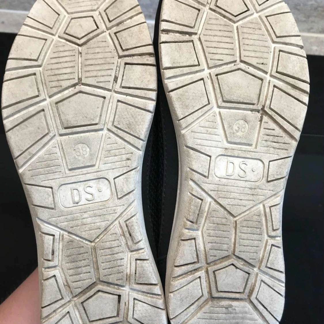 Svarta sneakers / tygskor med glitter strl 38 - 3