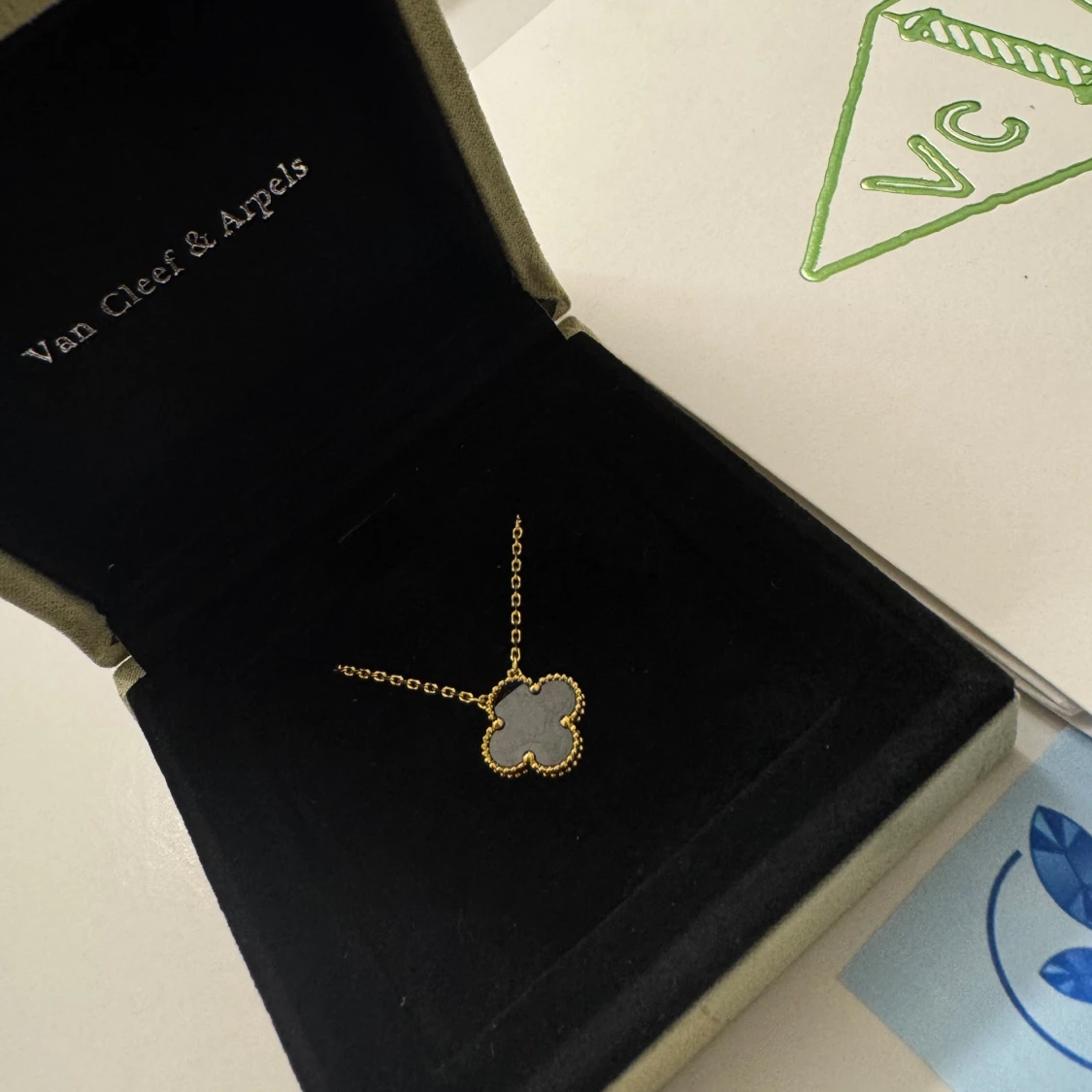 Svart • Halsband • Van C • Dam Smycken