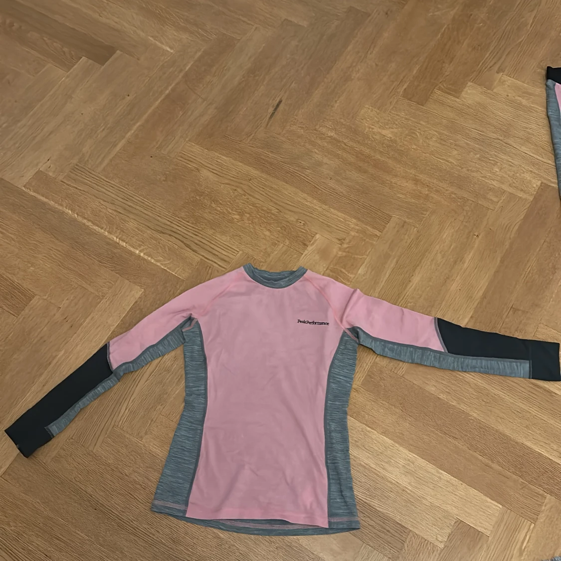 Peak Performance rosa underställströja - 1