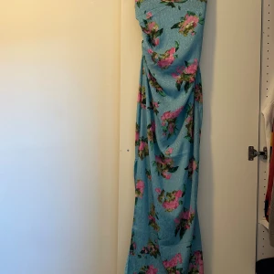 Adoore klänning, HELT NY - Klänning från Adoore. Oanvänd, strl 36