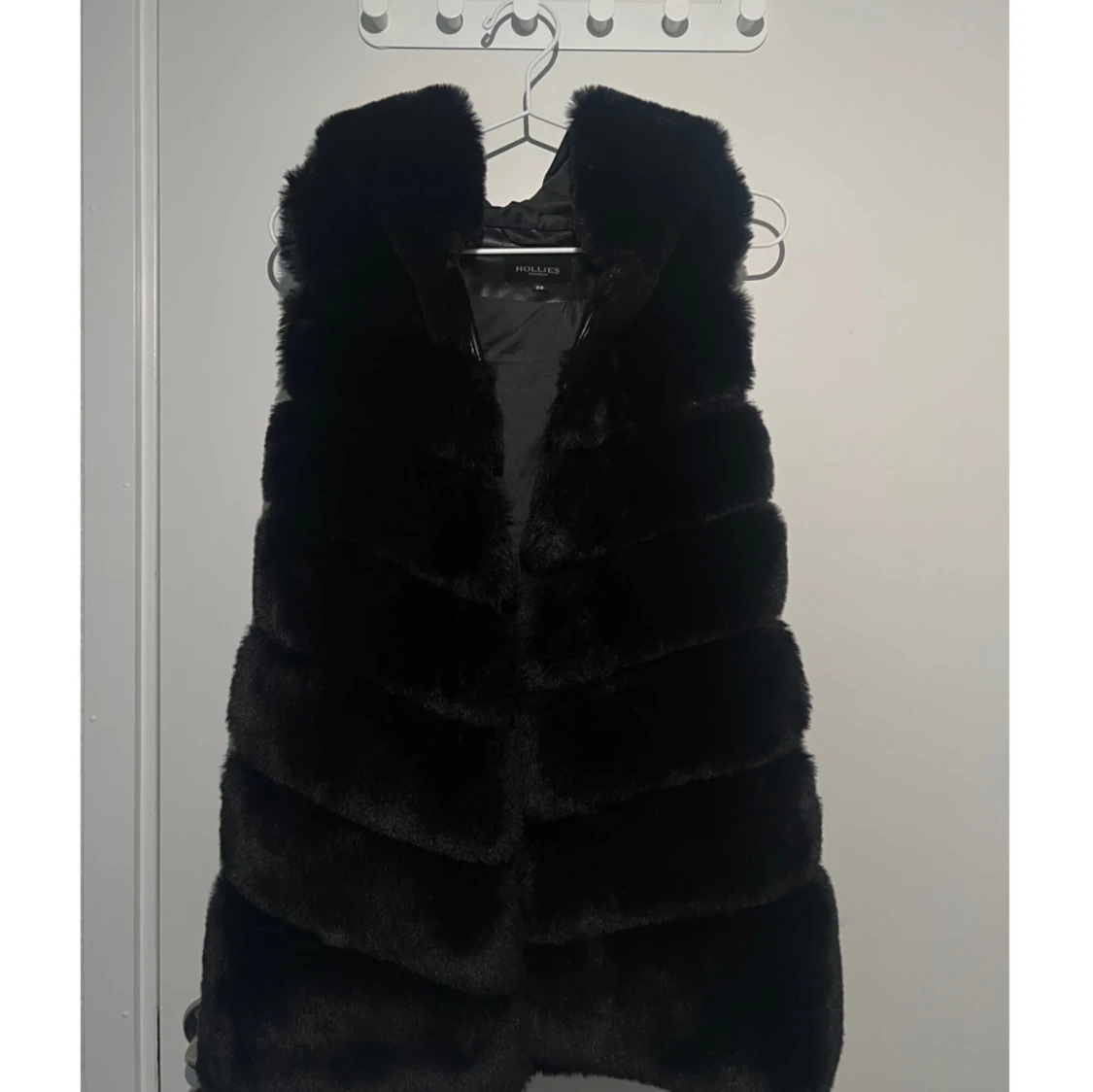 Pälsväst Med Luva - Hollies