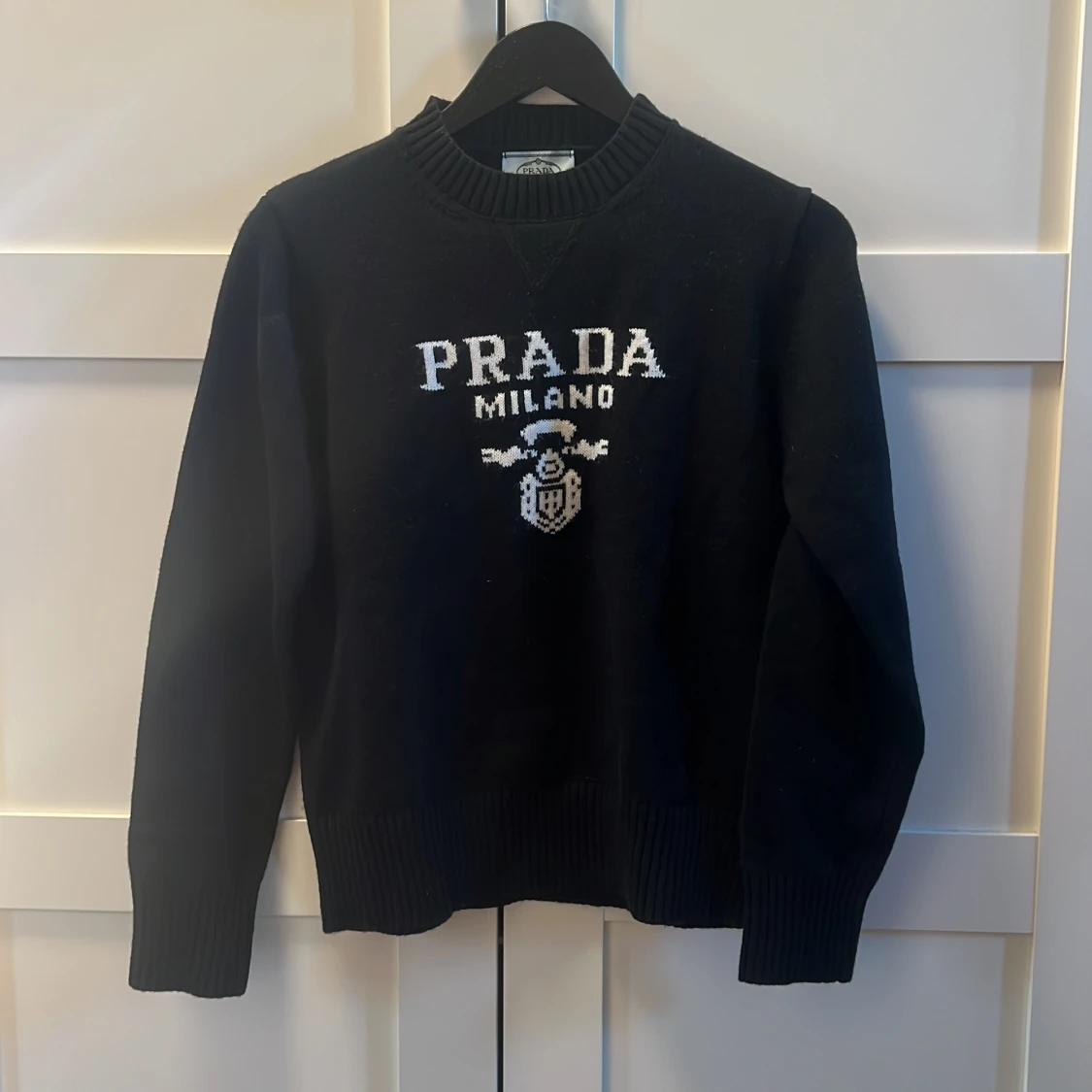 Svart Prada tröja