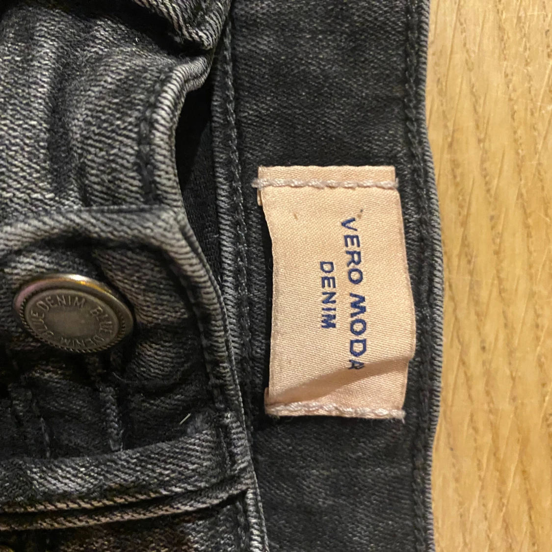 Grå bootcut jeans från Vero Moda  - 4