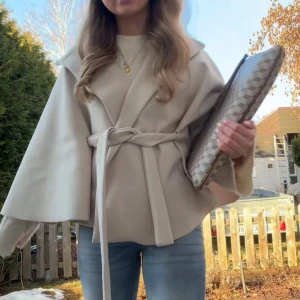Missäy poncho - Säljer på finaste ponchon från missäy, köpt i januari typ o bra skick😇😇🥰