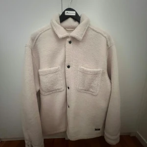 Fin teddy jacka - Teddy jacka. Jättefräsch, inga fläckar eller skador.