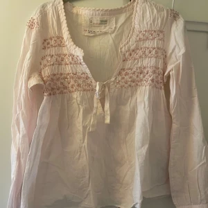 Odd Molly blus - Rosa blus med paljetter från Odd Molly! Passar mig som använder xs/s🥰🥰🥰🥰