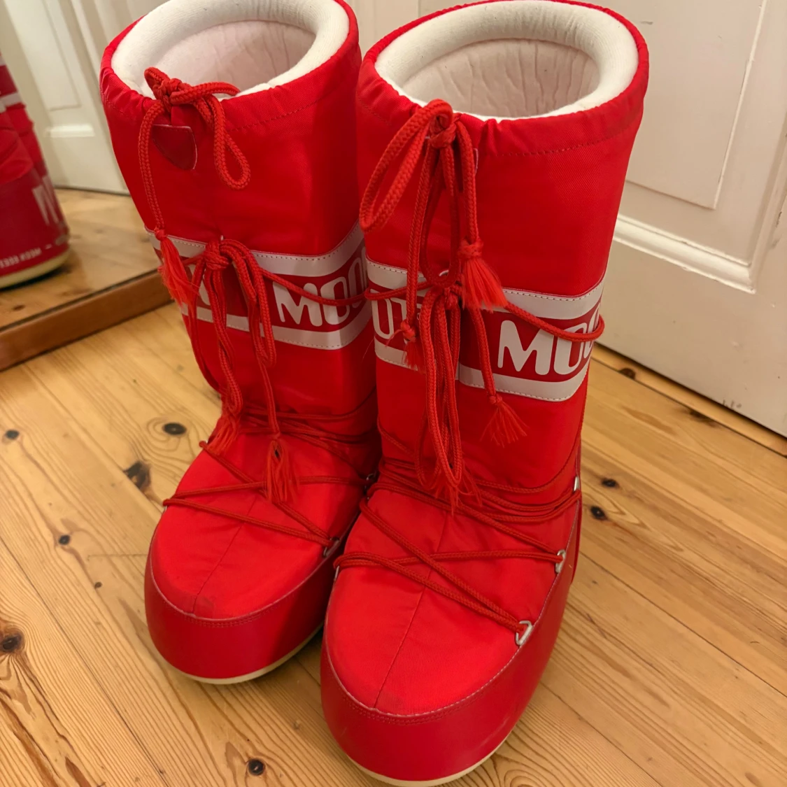 Röda Moon Boots med snörning - 2