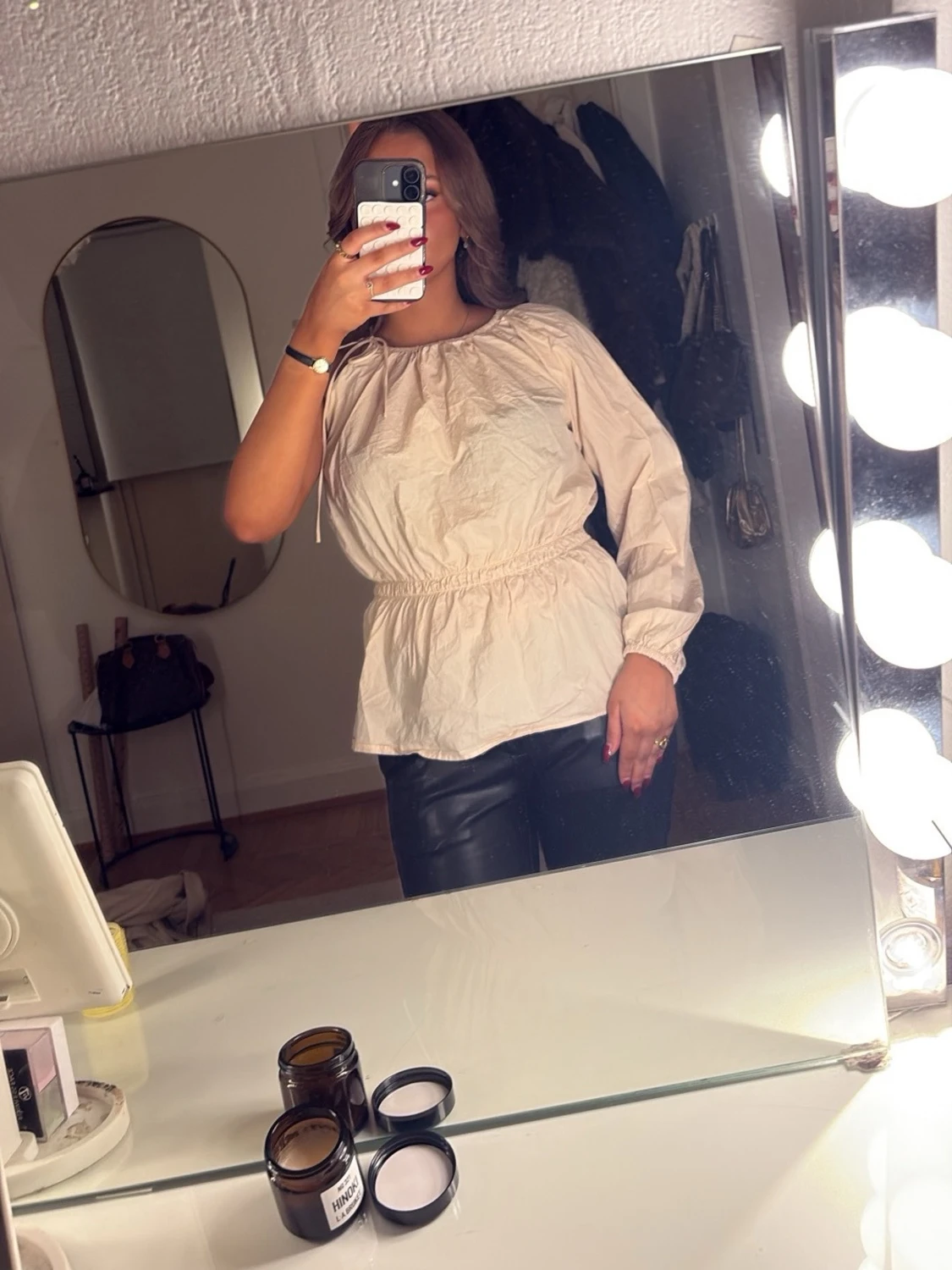 Beige omlott blus med oneshoulder - 1