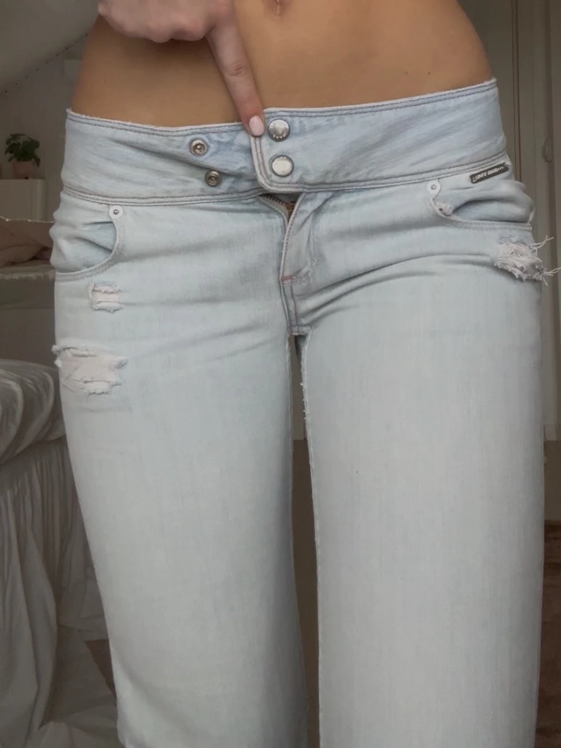 Ljusblå lågmidjade bootcut jeans med hål - 2