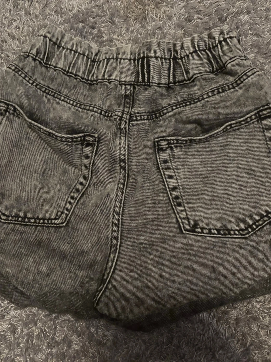 Grå högmidjade shorts från New Yorker - 1