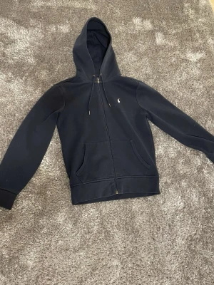Polo Ralph Lauren zip hoodie  - En fin zip hoodie från polo Ralph lauren storlek XS