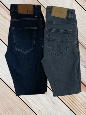 Tiger of Sweden jeans  - Tiger of Sweden jeans storlek på jeansen är 27/30 de är i mycket bra skick. Gråa: Såld ❌Mörkblå: Kvar ✅