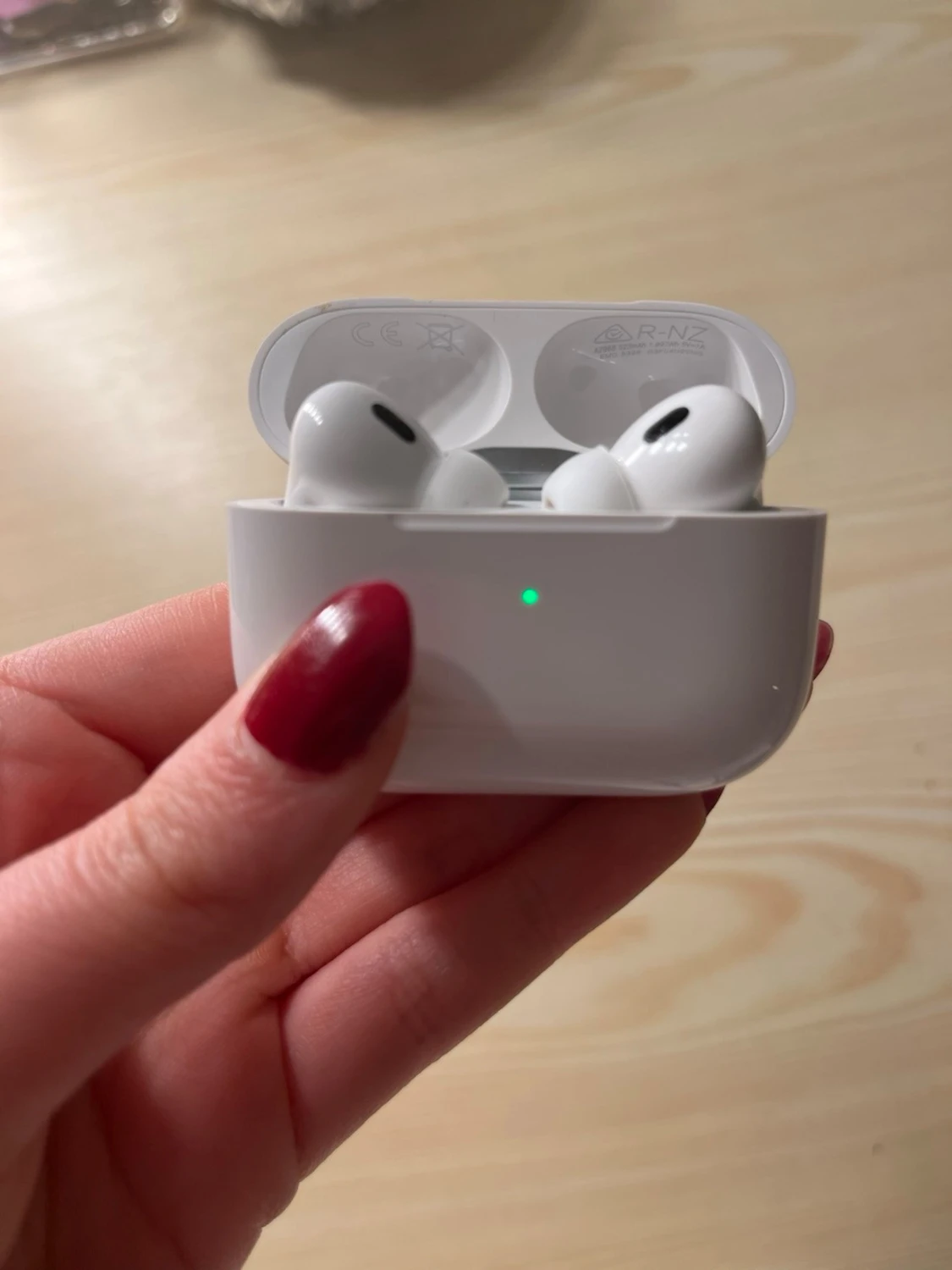 AirPods Pro (2nd generation) med MagSafe-laddningsetui (USB-C)