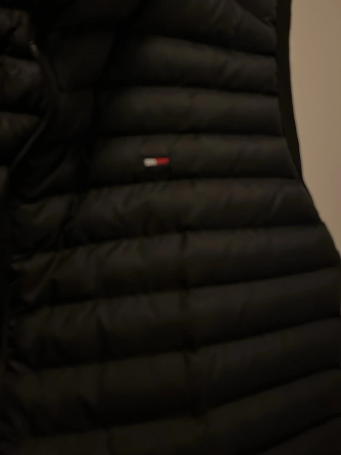 Svart dunväst från Tommy Hilfiger - 1