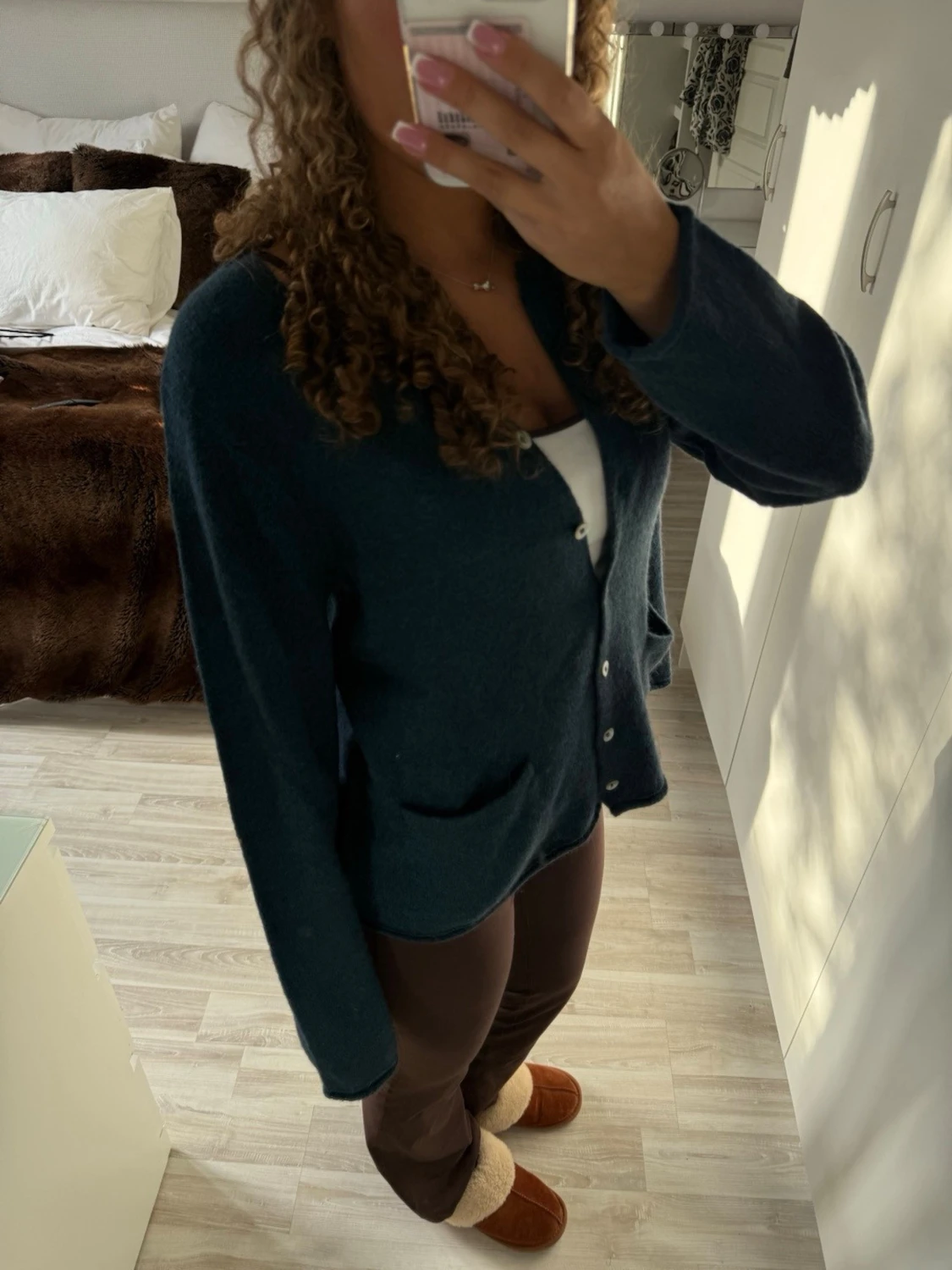 Mörkblå stickad kofta med knappar - 1