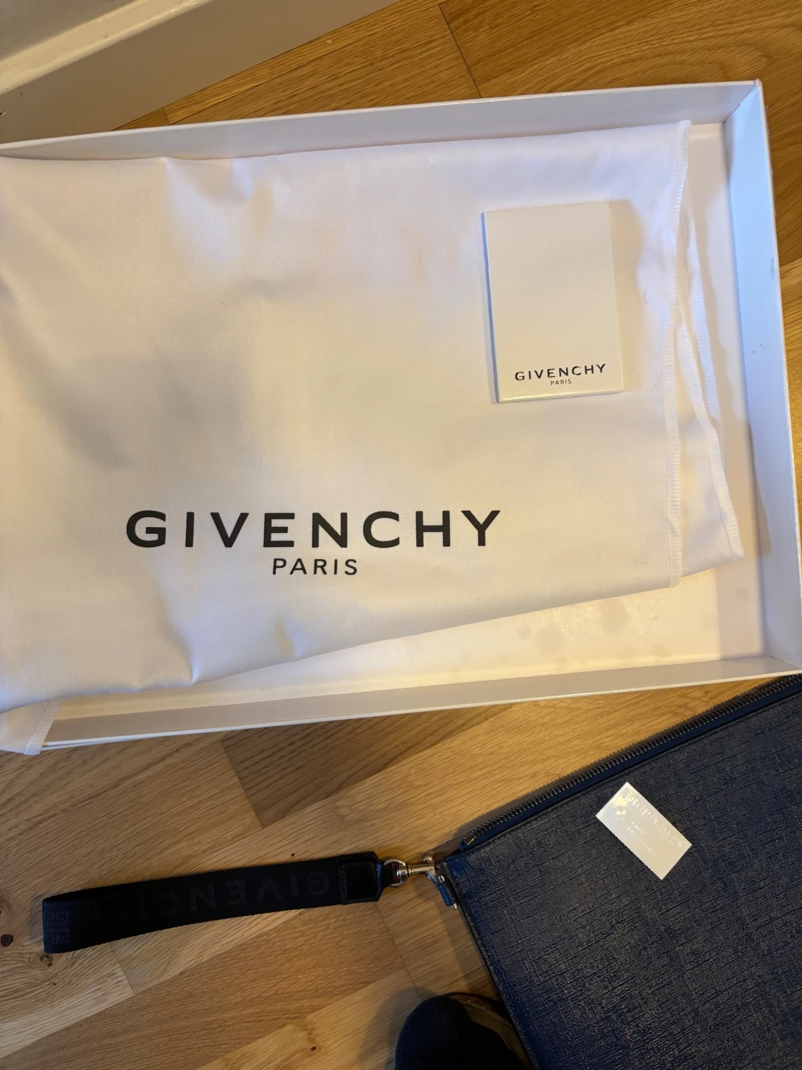Mörkblå kuvertväska från Givenchy - 3