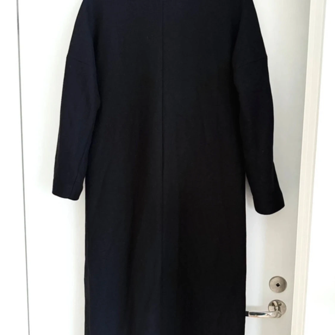 Svart ullkappa från Mango - 1