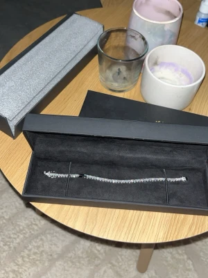 Tennis armband 3mm silver - Tennis armband från kejsar 3 mm tjock 17.5 cm långt. Silver och 