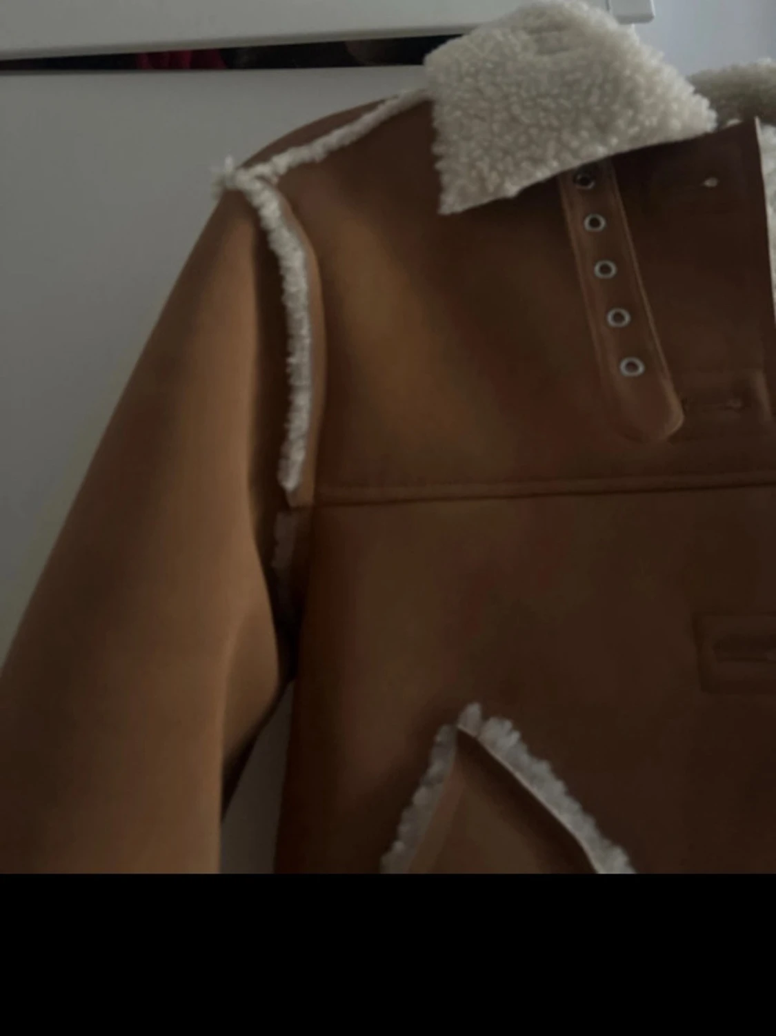 Brun teddyjacka med vita detaljer - 1