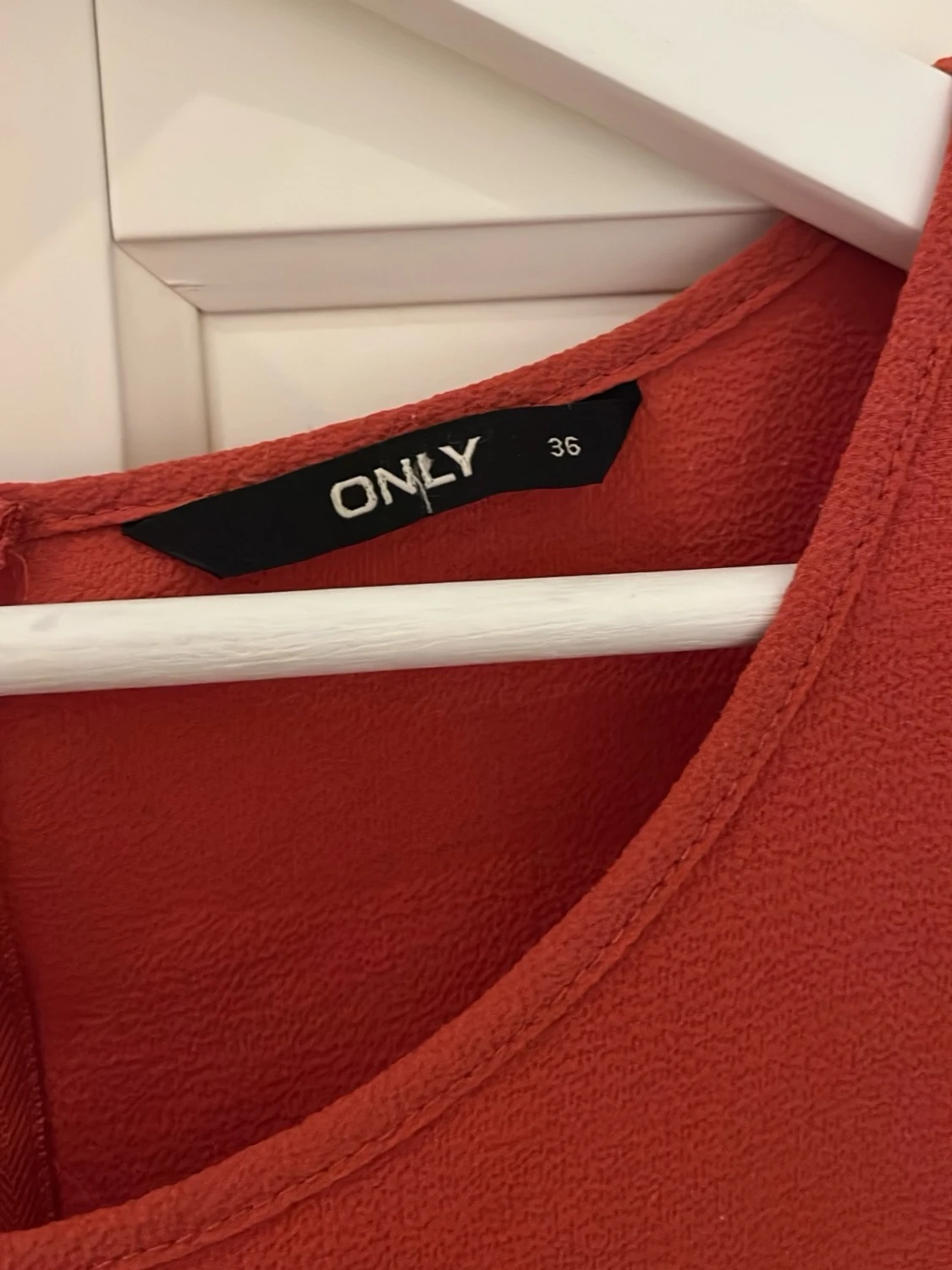 Röd blus från ONLY strl 36 - 2
