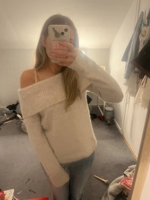 Jättemysig off shoulder stickad tröja! 💓💓 - Köpt på Gina tricot, strl 170. Använd fåtal gånger.