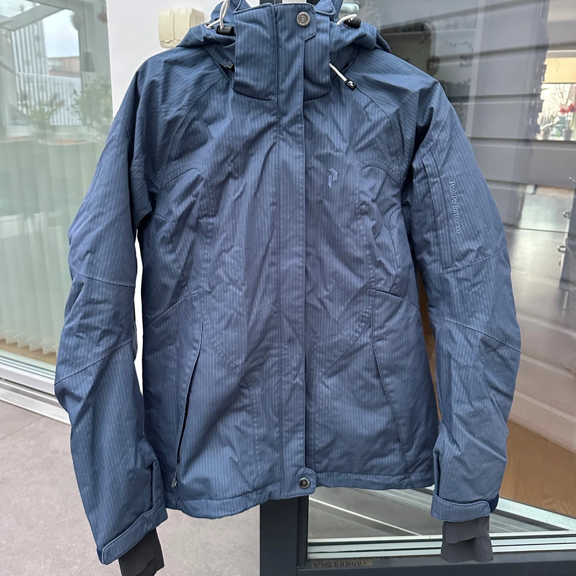 Blå randig  Peak Performance skidjacka