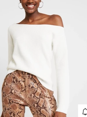 Vit tröja - Aldrig använd , köptes för 260