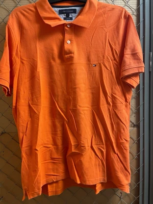 Piké skjorta från Tommy Hilfiger - En fin t-shirt skjorta