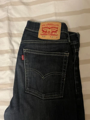 Levi’s jeans - Säljer dessa jeansen från Levi’s då de he blivit för små. De är i bra skick men har lite tecken på användning. De är i modellen 510 och W30/L32. Pris går att diskuteras!
