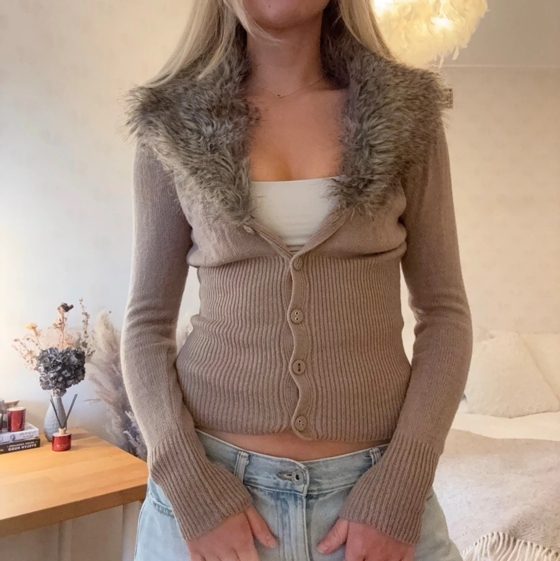 Beige kofta med päls