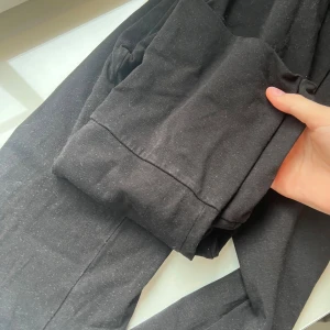 Yogapants svarta - Svarta yoga pants Innerbens längd=75cm Midja=32cm