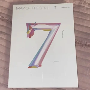 Bts album - Map of the soul: 7, några klistermärken använda se andra bilden. Photocard inkluderat