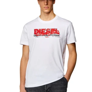 Diesel T shirt  - T shirt från märket Diesel, bra skick och inga defekter. Storlek XL ( liten i storlek) pris 200kr