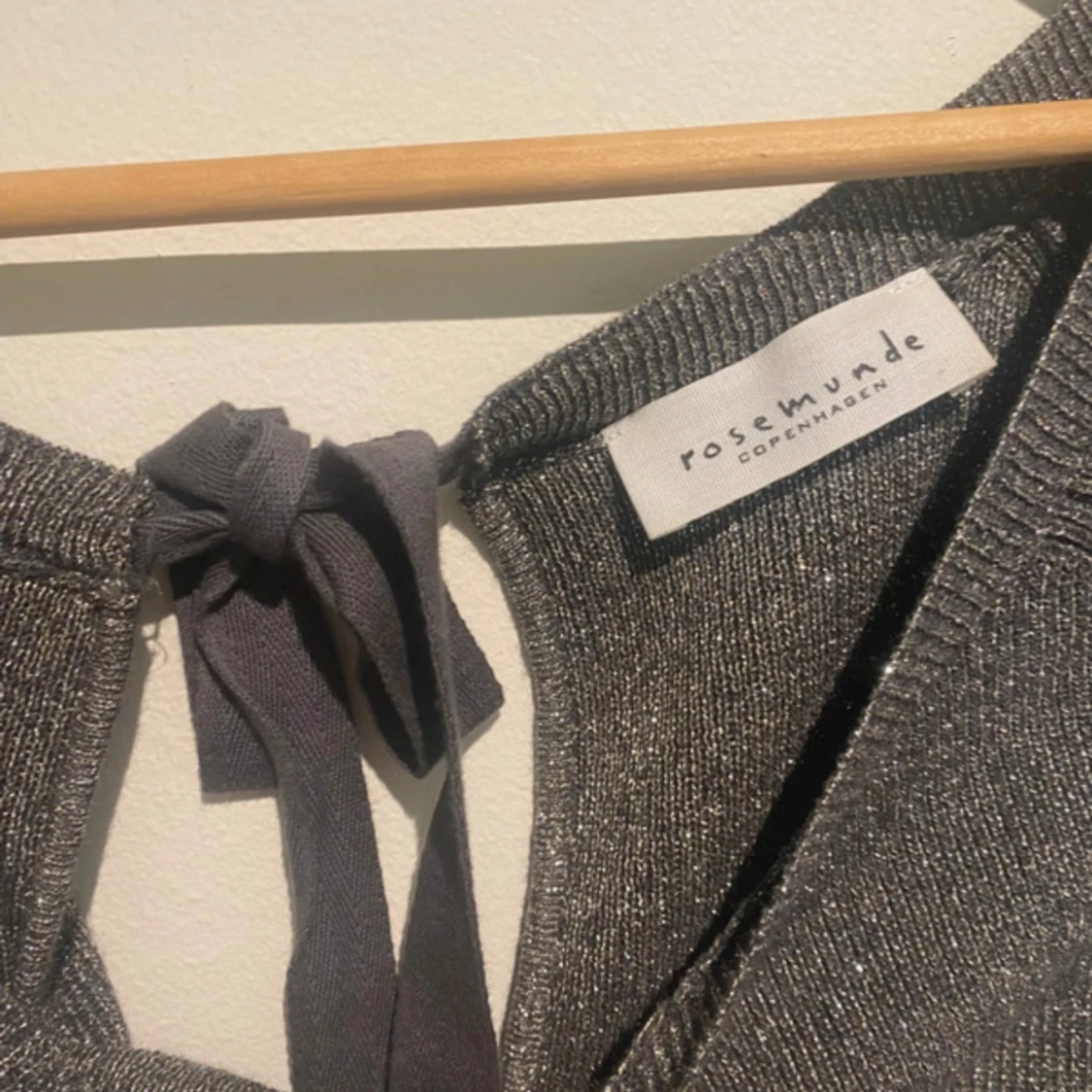 Glittrig silvertröja från Rosemunde