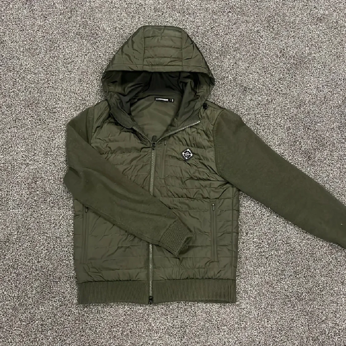 Grön pufferjacka från j.Lindberg 