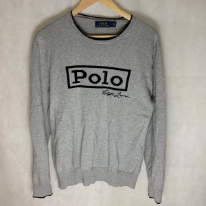 Ralph Lauren sweater  - Modellen är 185. Liten på honom 