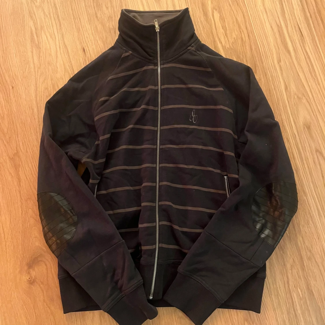 Svart randig jacka från Emilio