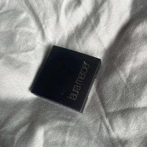 Laura Mercier Rouge Lush Nectarine - Rouge från Laura Mercier i färgen Lush Nectarine. Så fin färg!! Nypris är 469kr. 