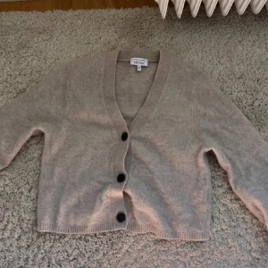 Beige kofta från & Other Stories - Bra skick, storlek XS