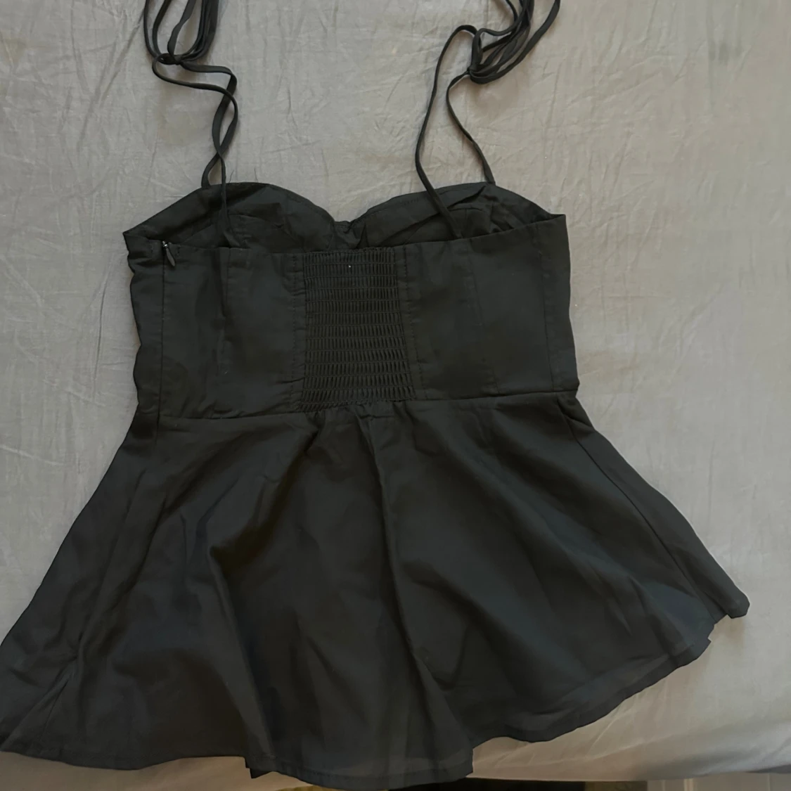 Svart korsett-topp med knytband - 1