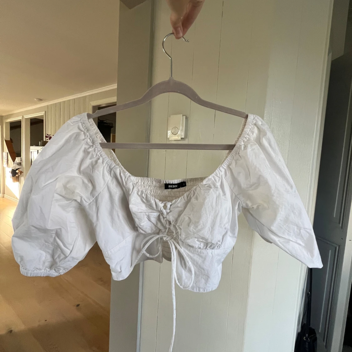 Vit croppad blus med snörning  - 1