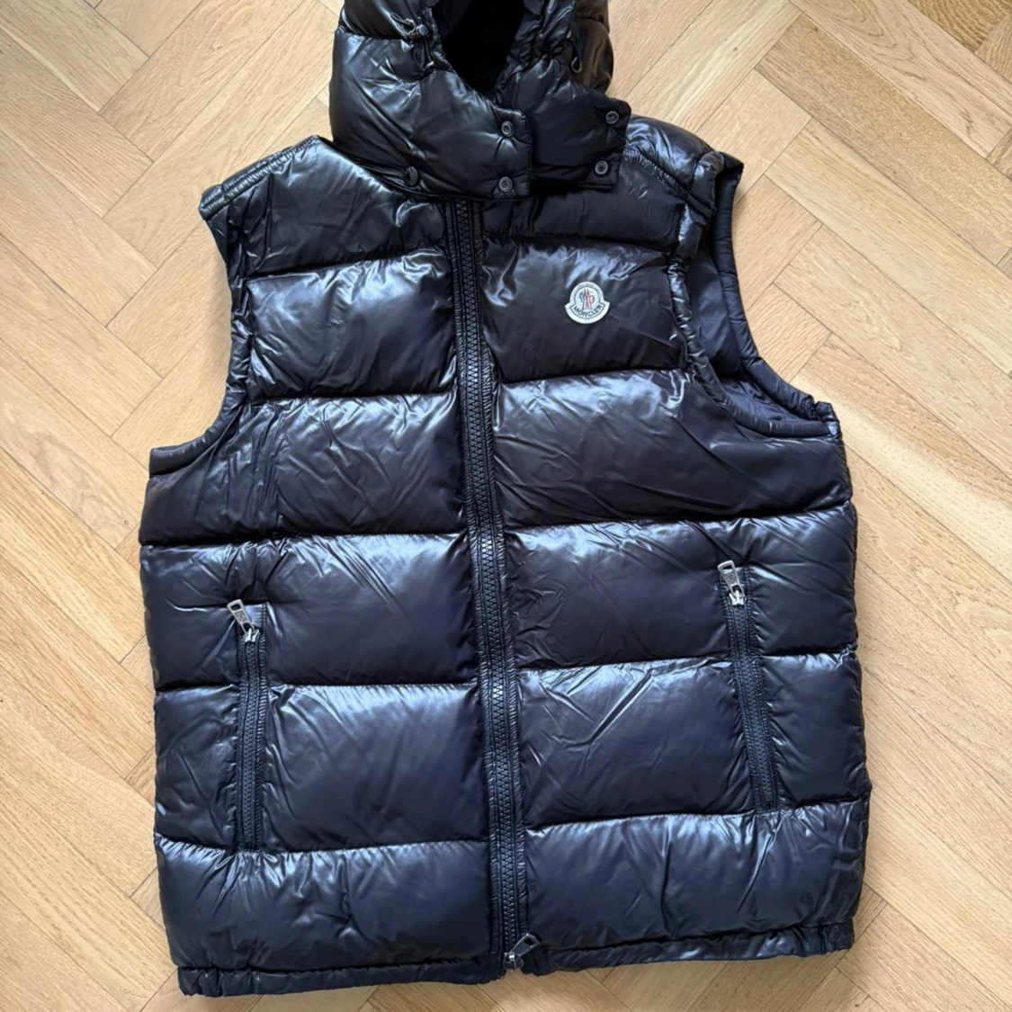 Svart dunväst från Moncler