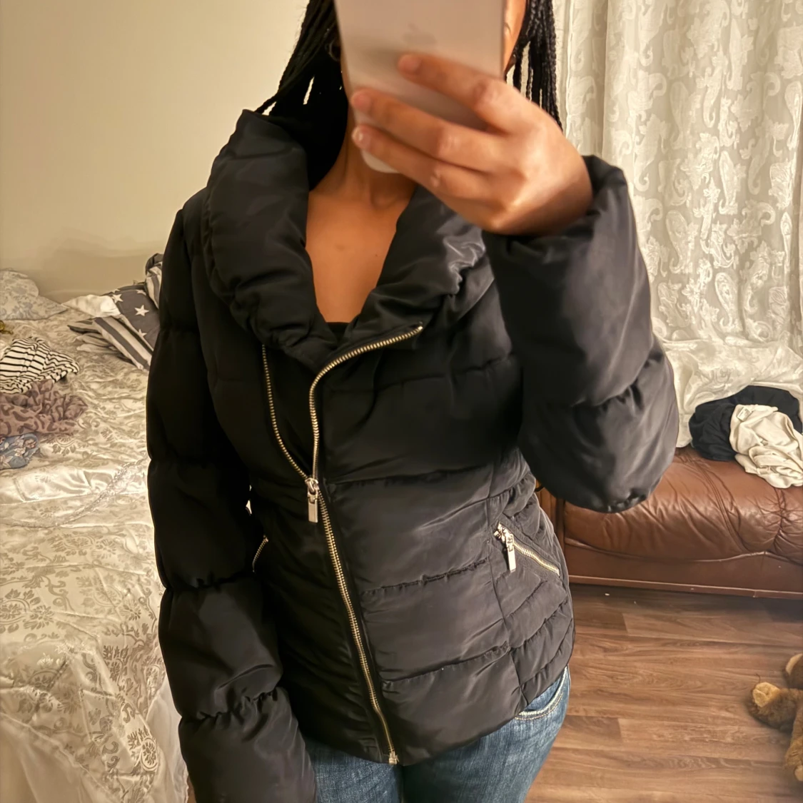 Svart pufferjacka med stor krage - 1