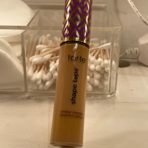 Tarte Shape Tape Concealer Medium - Shape Tape contour concealer från Tarte i färgen 35N Medium. Bara testad och säljer då den var för mörk för mig