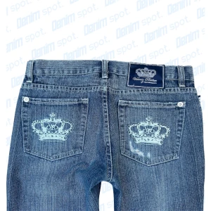 Blåa Victoria Beckham Jeans - Storlek W28 💙 Längd: 97cm • midjebredd: 41 cm •  Innerbenslängd: 75cm • Lårbredd: 26 cm • benöppning:25 cm• Obs! Lite uppsydda. Hör gärna av dig vid frågor💙