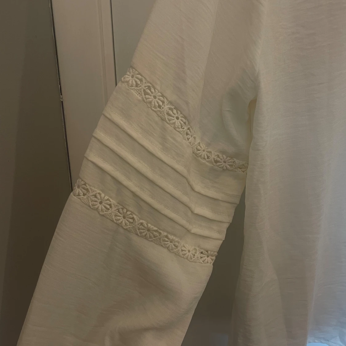 Långärmad vit blus - 3