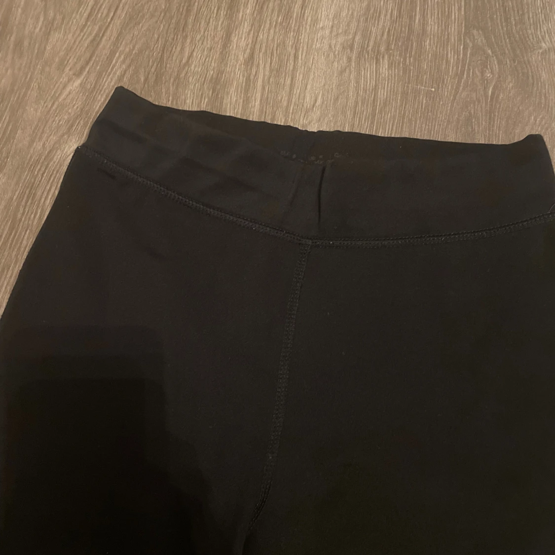 Utsvängda träningstights från H&M storlek S - 1