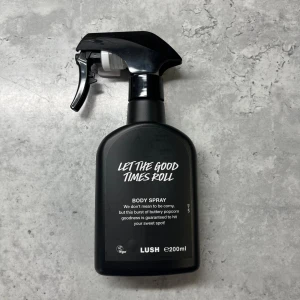 Lush Let The Good Times Roll - Skulle tippa på att det är ungefär hälften kvar i flaskan, bra för dig som vill testa doften. Perfekt nu till hösten 