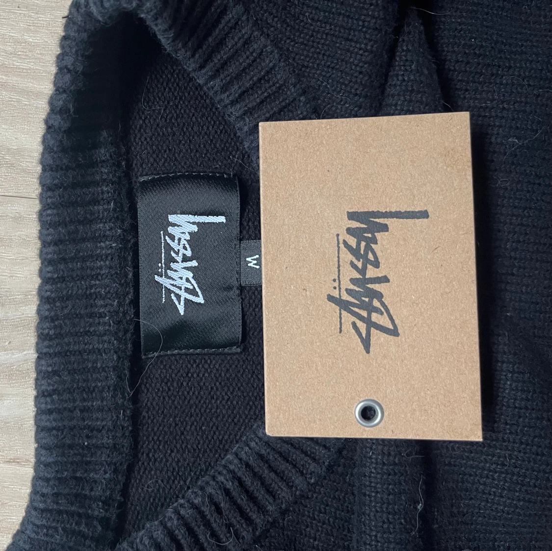 Svart stickad Stüssy tröja med logga - 3