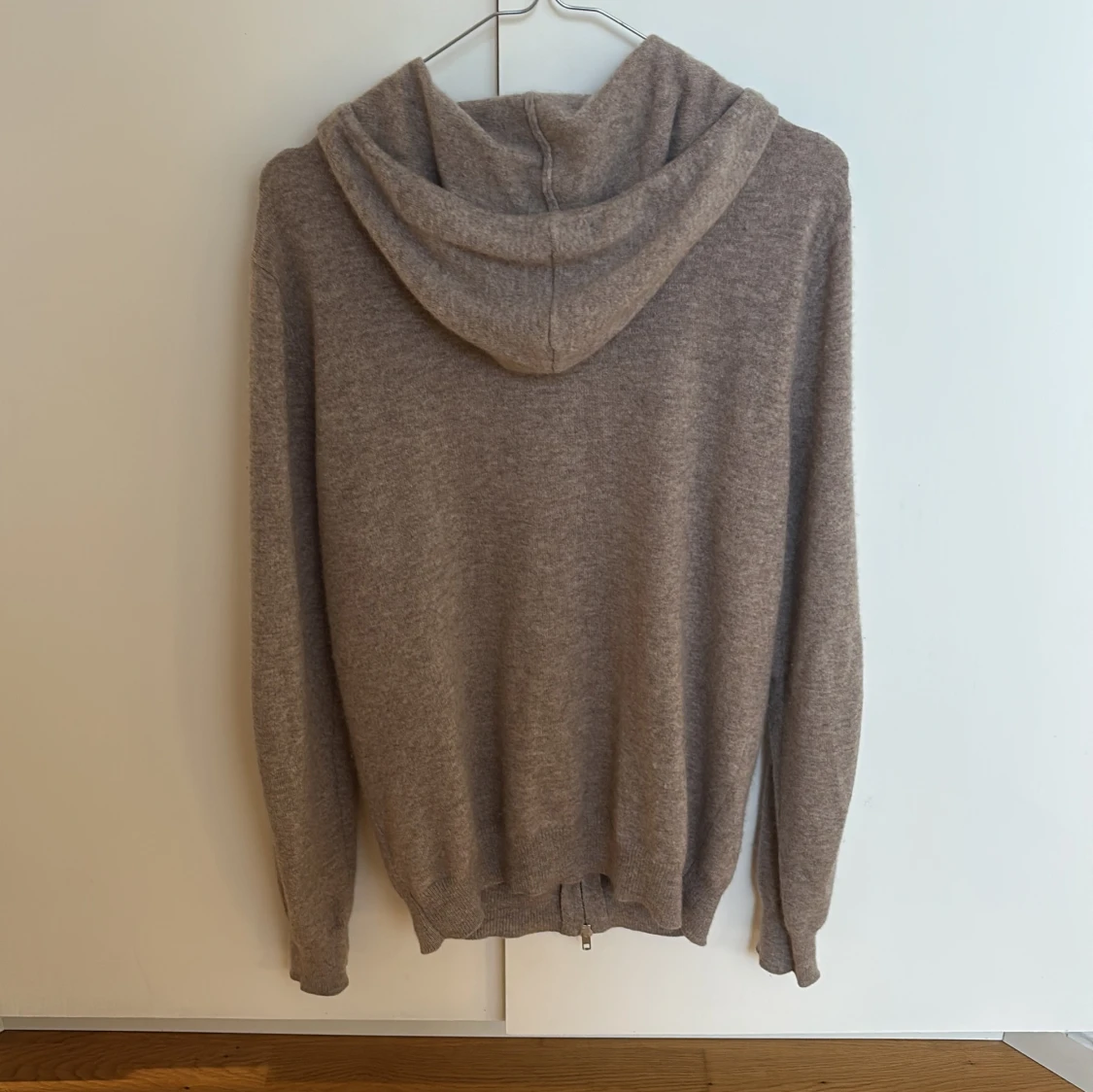 Beige kashmirhoodie från John Henric - 1